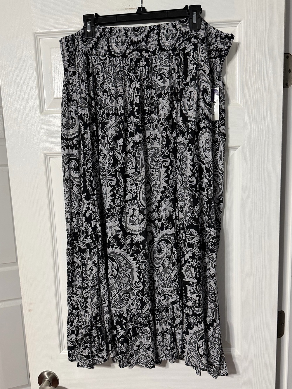 NWT East 5th Women’s Black & White Paisley Maxi Skirt